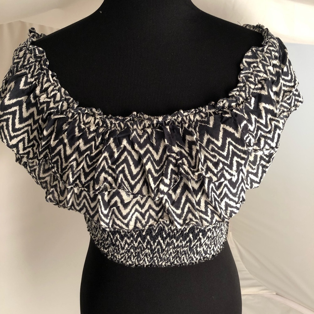 En Creme black and white ruffle crop top